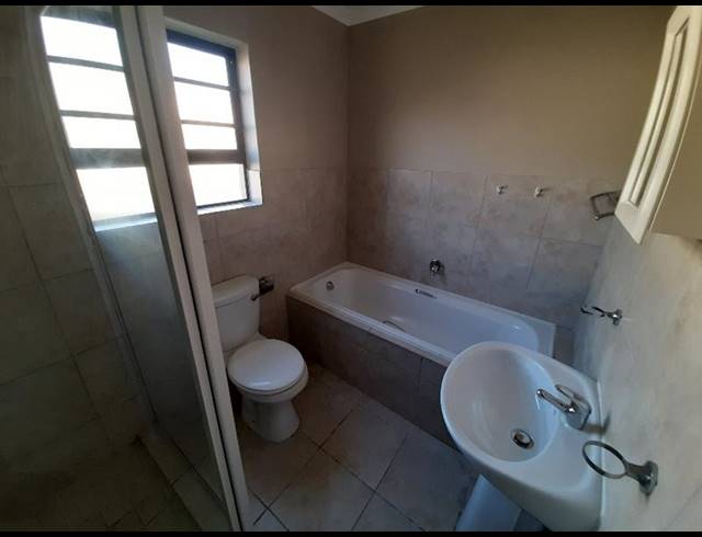 2 BEDROOM PROPERTY TO RENT IN BURGUNDY ESTATE